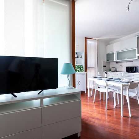 Appartamento Caterina A 5 Minuti Da Milano Fiere E San Siro Con Wifi-Netflix-Free Parking Exterior photo