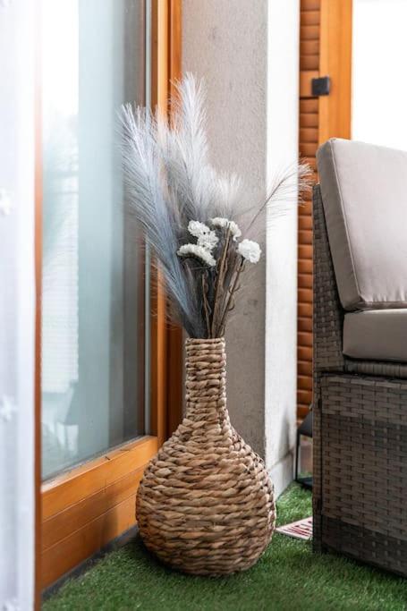 Appartamento Caterina A 5 Minuti Da Milano Fiere E San Siro Con Wifi-Netflix-Free Parking Exterior photo